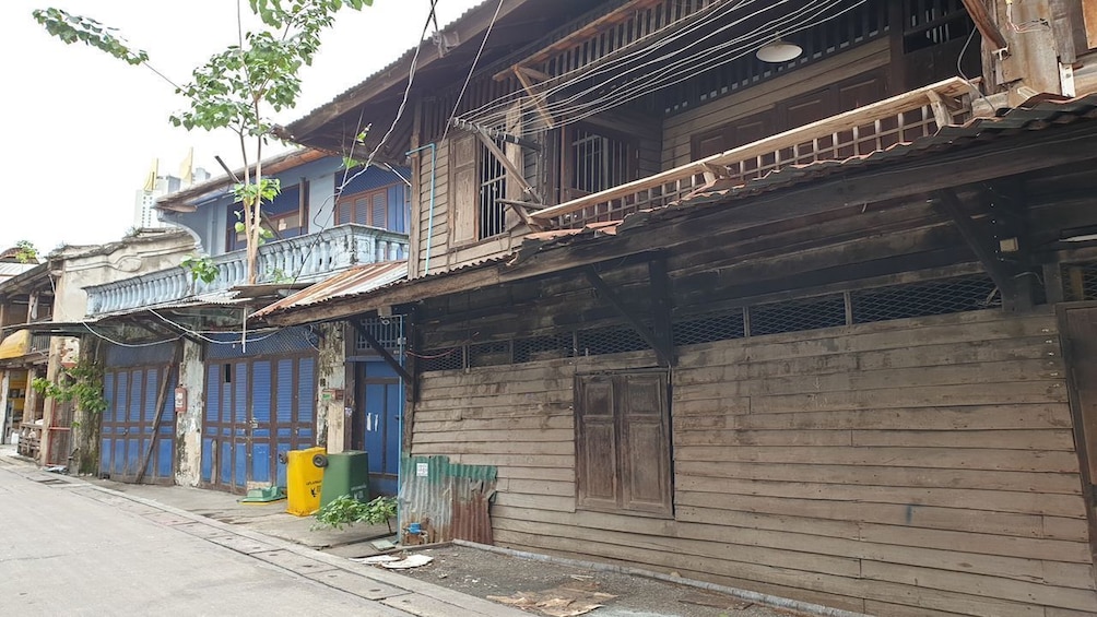 Historic Neighbourhoods of Talad Noi and Chinatown on Foot