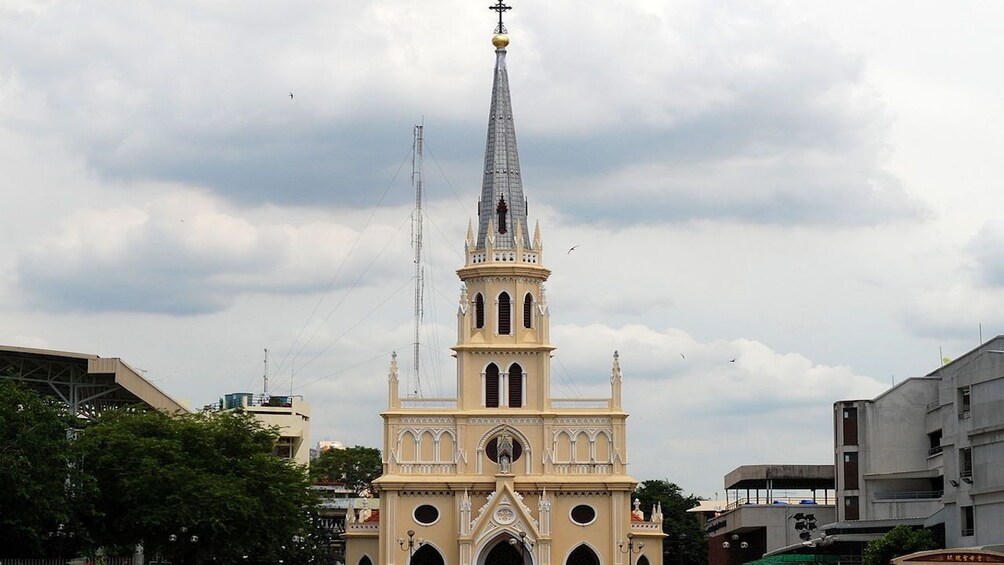 Historic Neighbourhoods of Talad Noi and Chinatown on Foot