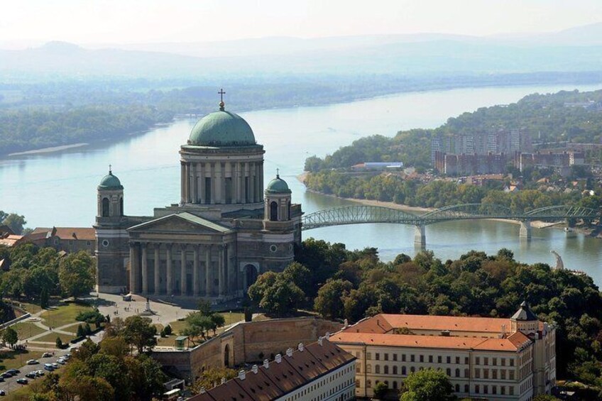 Wine and History Half-Day Tour from Budapest with Lunch and Tastings