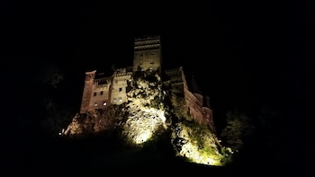 Dracula Castle, Peles Royal Palace, 1day tour from Bucharest