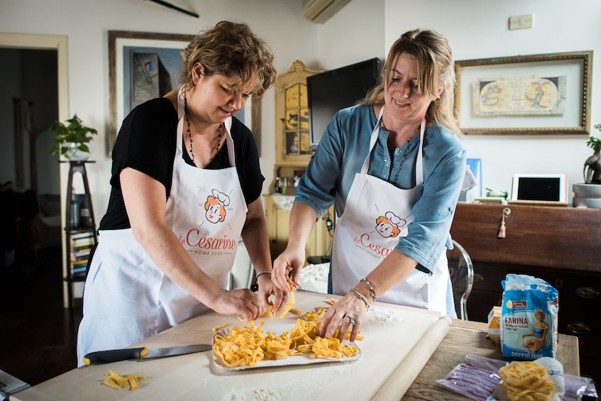Pasta-making class at a Cesarina's home with tasting Bologna