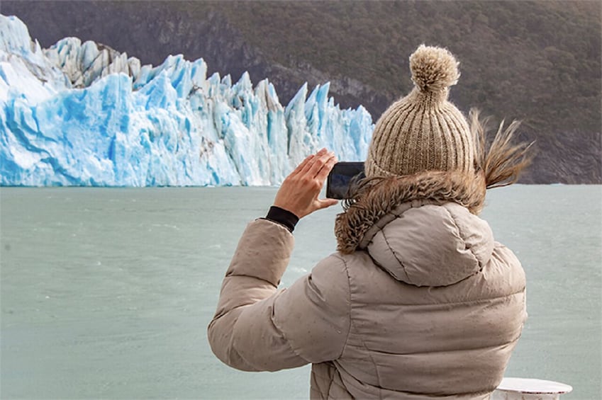 El Calafate: Glaciers Gourmet aboard exclusive Cruise, Lunch and Disembark 