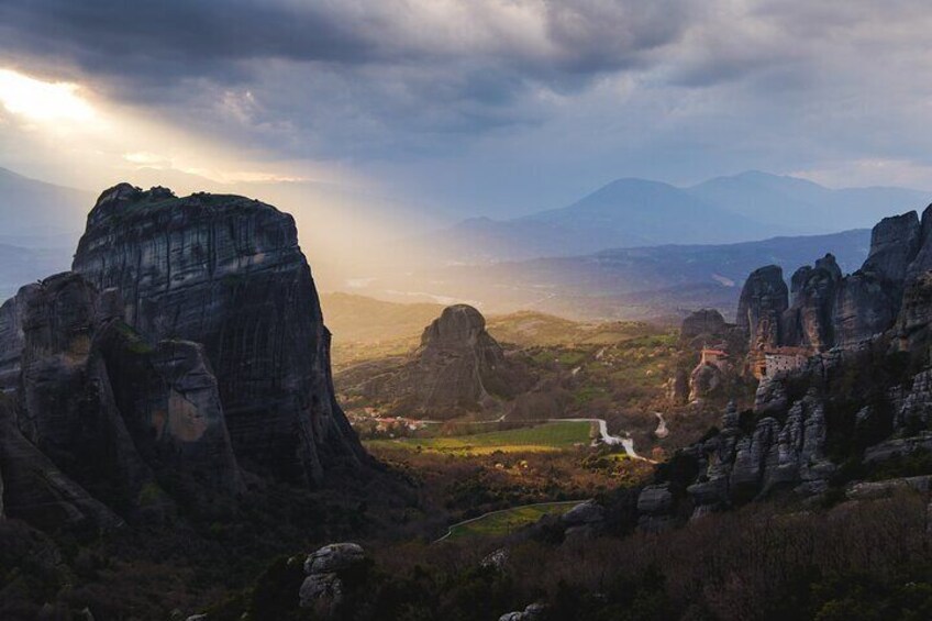 Meteora ^ 300 Spartians battlefield - Neanderthal HomoSapien Cave