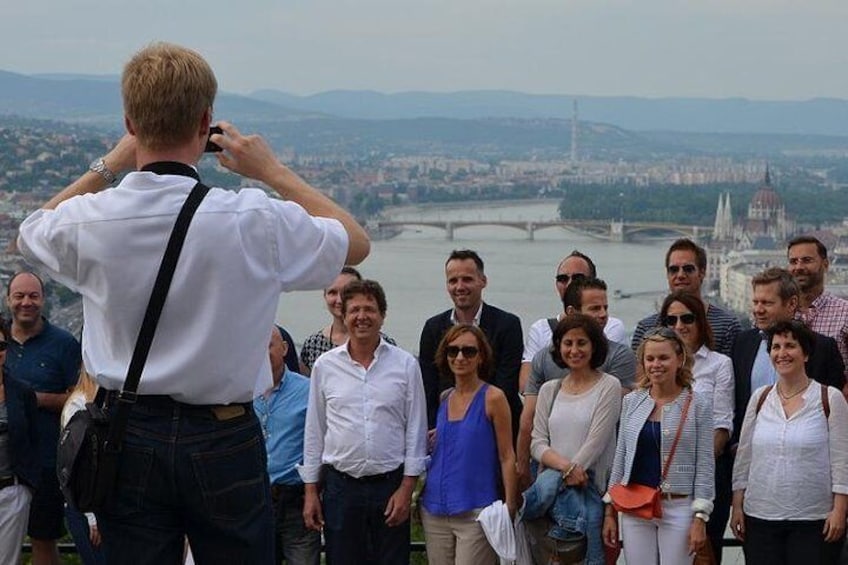 4-hour private walking tour on the BUDA side
