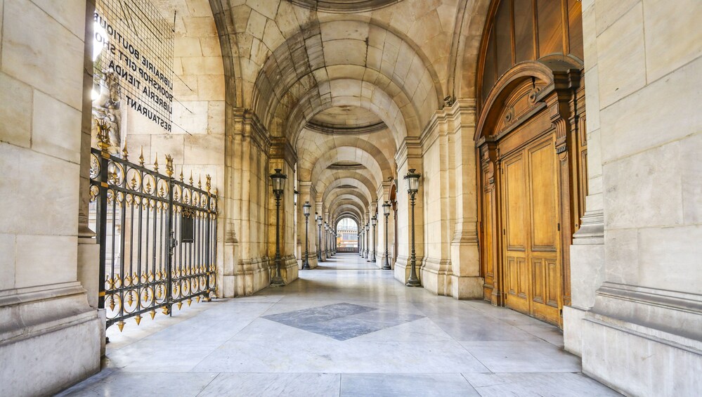 The Da Vinci Code Private Tour with a Local