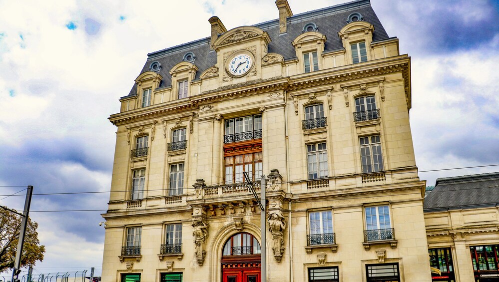 Bordeaux Art and Historical Scene Private Tour with a Local