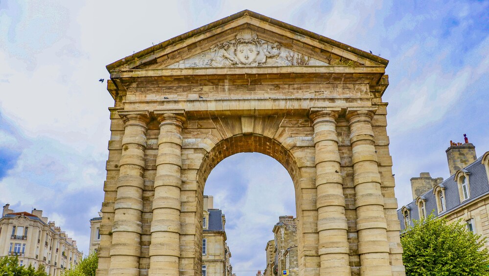 Bordeaux Art and Historical Scene Private Tour with a Local