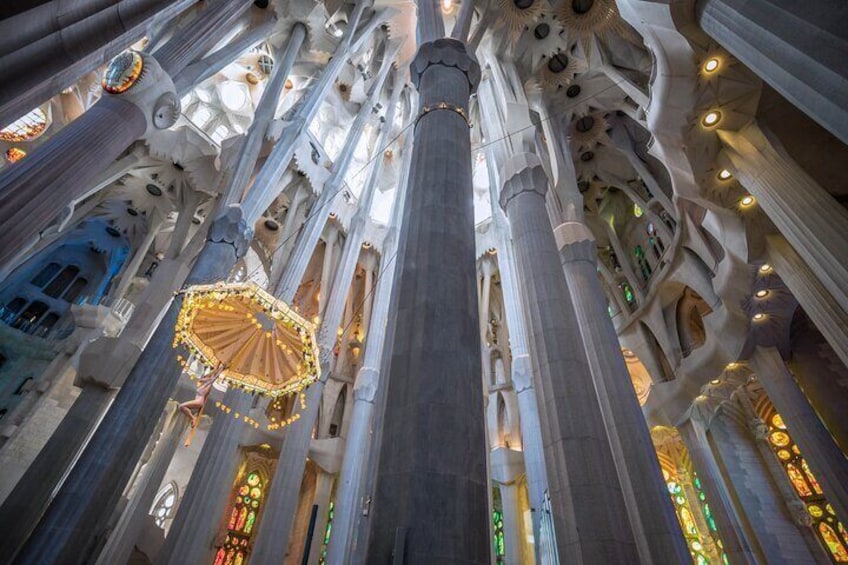 Sagrada Familia - Guided tour & skip the line access 