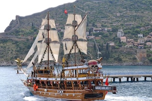 Alanya Pirate Boat with Lunch and Drinks