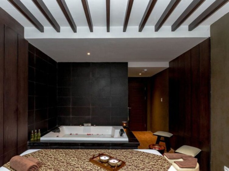 Bali Luxury Massage in Avalon Spa