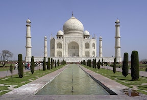 Private 2-Day Tour to The Taj Mahal, Agra with Return Flight