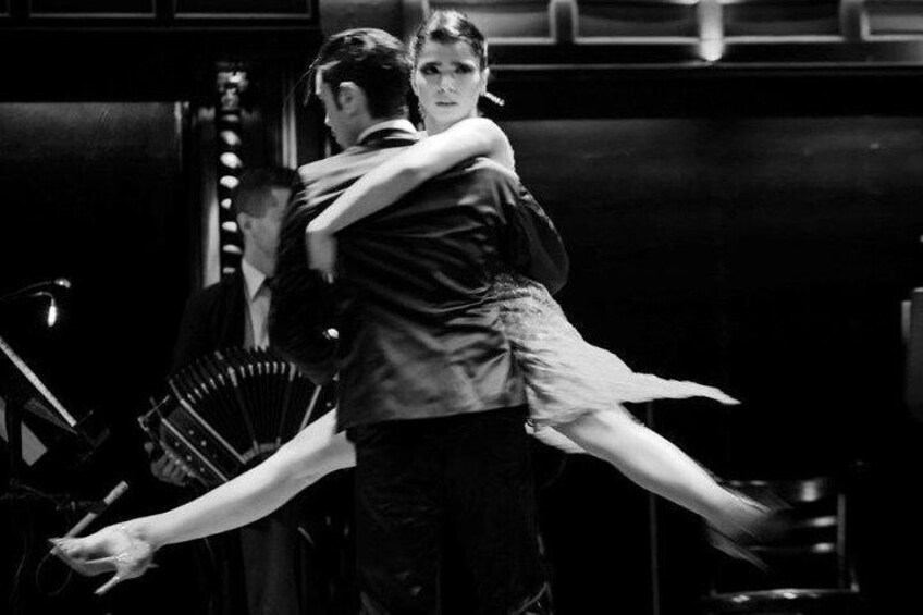 El Querandi Tango Show With Transfers From Port & Hotels In Buenos Aires
