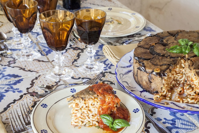 Market tour lunch or dinner at a Cesarina's home in Brindisi