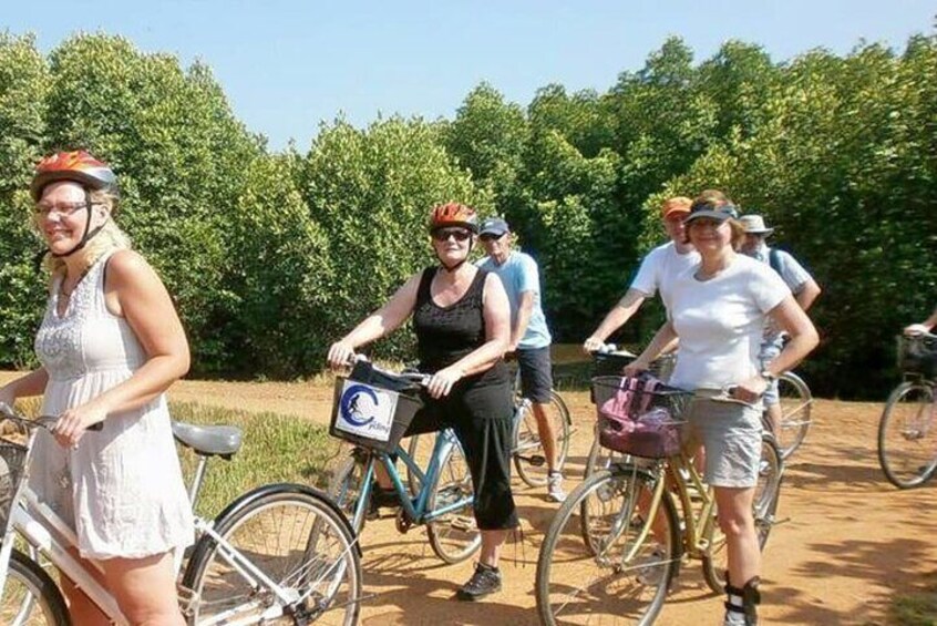 Dutch Footprints Cycling Tour from Colombo