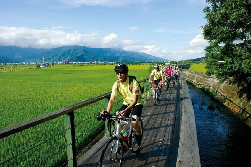 Dutch Footprints Cycling Tour from Colombo