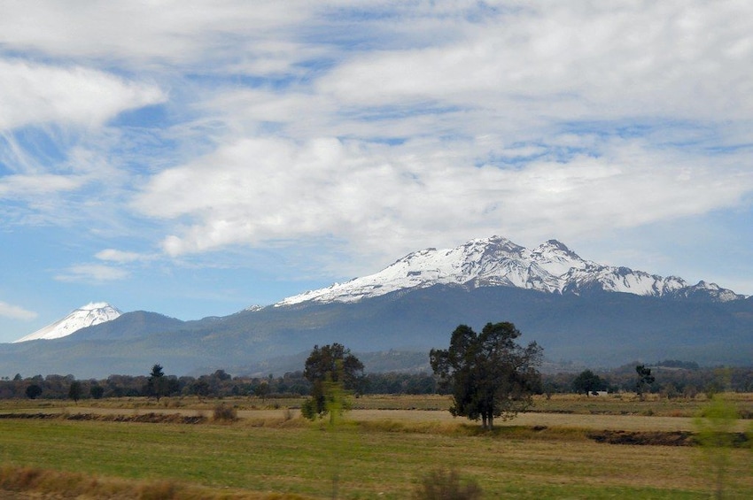 Mexico: Private hiking tour to Iztaccihuatl Volcano