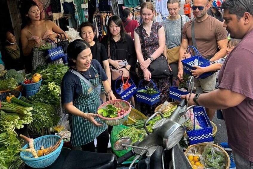 Morning class at Tingly Thai cooking school