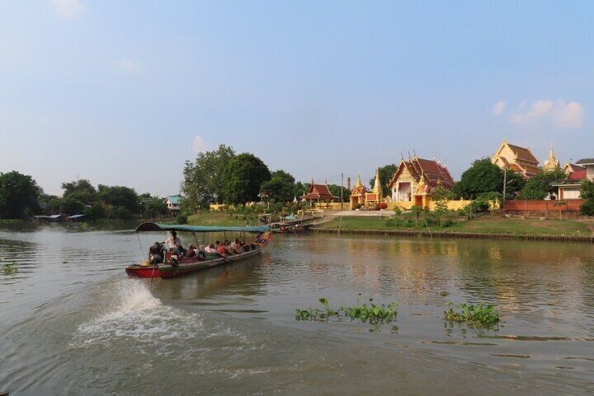 Admire the breathtaking beauty of Ayutthaya on a Sunset boat experience.