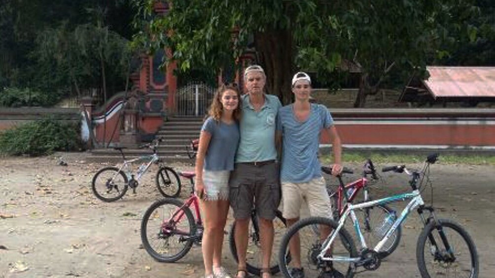 Private Lombok Cycling Tour from Mapak to Pengsong Temple