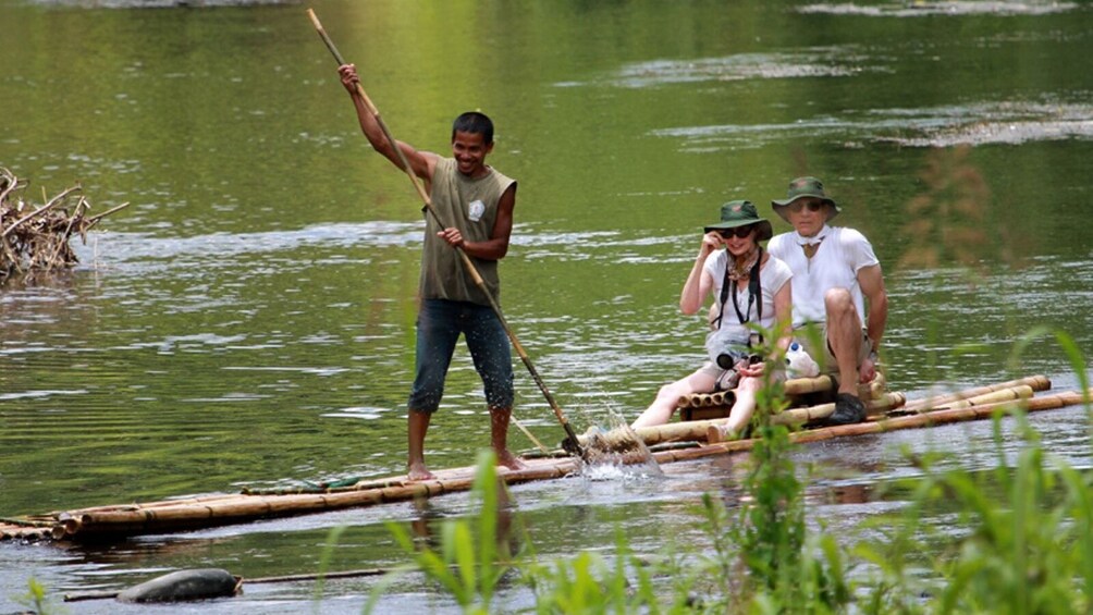 4 Day Borneo Tour: Floating Market, Trekking & Dayak Village