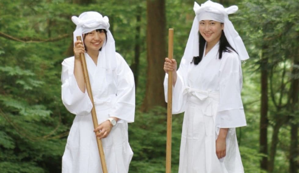 Show item 1 of 3. White outfit one day rental plan at Mt.Haguro