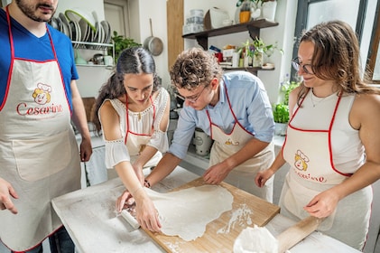 Corso di pasta fresca e pasto a casa di un locale a Venezia