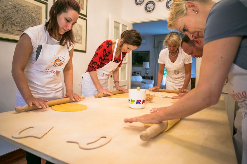 Pasta-making class at a local's home with tasting in Venice