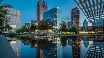 Dallas Art District & Museum Of Art Walking Tour