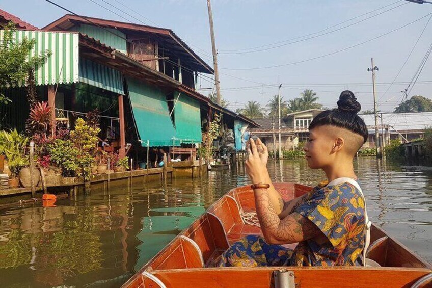Local Lifestyle Around Damnern Saduak Floating Market