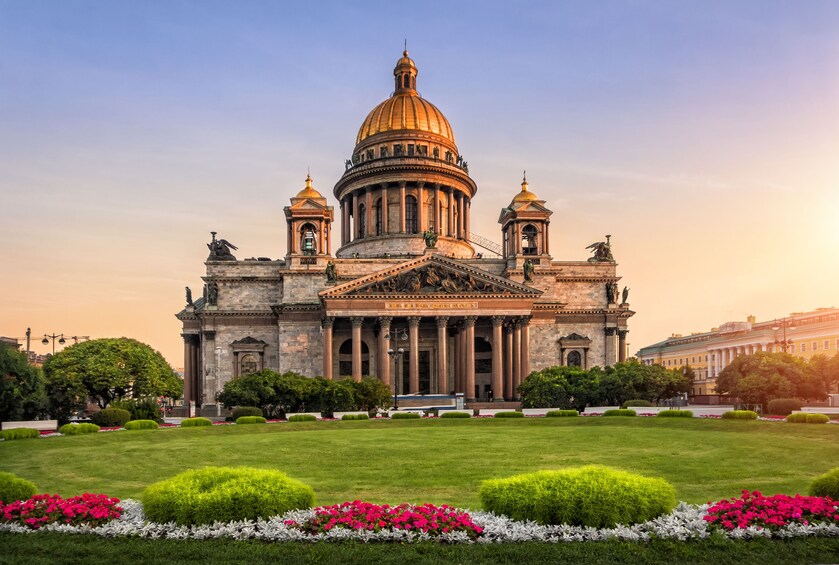 3 Largest Cathedrals of St. Petersburg [10 people max group]