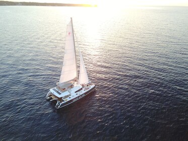 Crucero Diamante al atardecer con barbacoa, bebidas y traslados