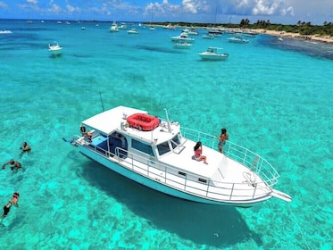 All-Inclusive: Snorkel, Beach, and Relax on a Classic Charter