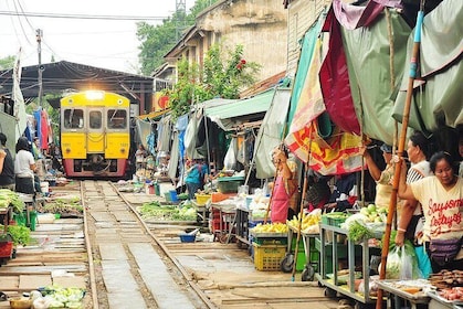 Maeklong Railway Market, Floating Market & Nakhon Pathom City Tour from Ban...