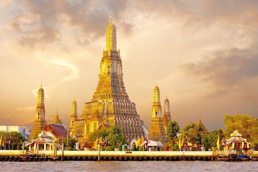 Enjoy the scenic boat ride over Chaophraya River to experience the city