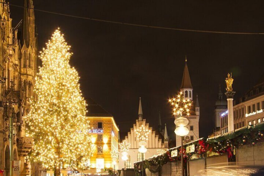 Walking Tour in Munich with Magical Christmas Scenery