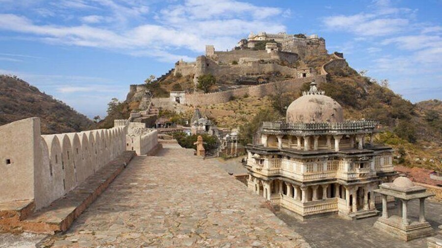 Jodhpur To Udaipur Via Jain Temple & Kumbhalgarh Fort One Way Transfer