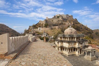 Jodhpur till Udaipur via Jain-templet och Kumbhalgarh Fort envägsöverföring