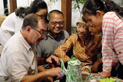Yogyakarta Exclusive Dinner with Local Family