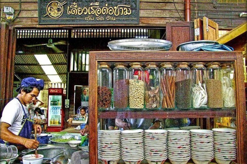 Chachoengsao One Day Trip from Bangkok : Historic Market and Buddhist Temples