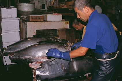 Explore Asakusa & Tsukiji Fish Market in This Private Tour!