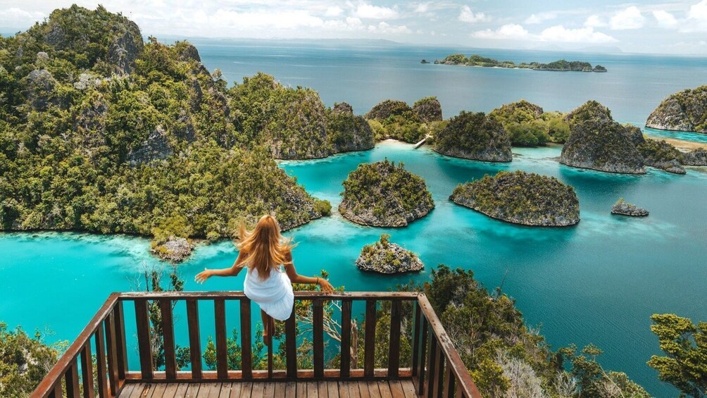 4 Days VIP Wayag Raja Ampat Archipelago Tour & Snorkeling