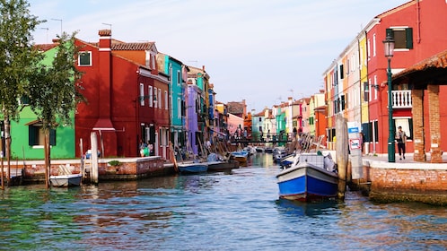 Découverte du soufflage du verre à Murano et de la dentelle à Burano lors d...