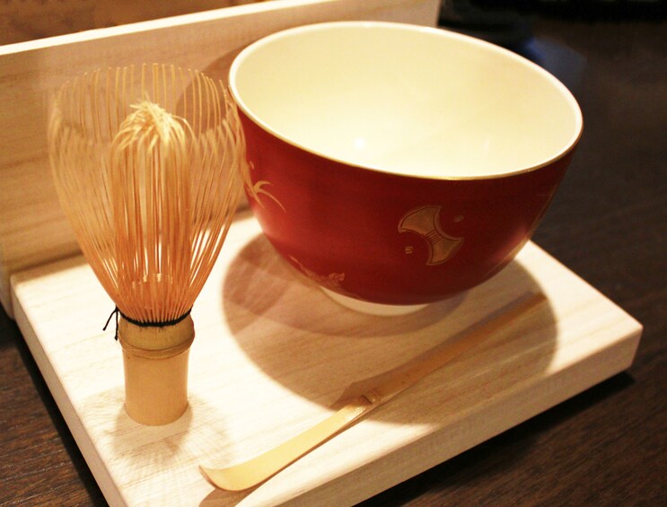 Mino Ware Pottery Painting & Tea in Tajimi, Gifu Prefecture