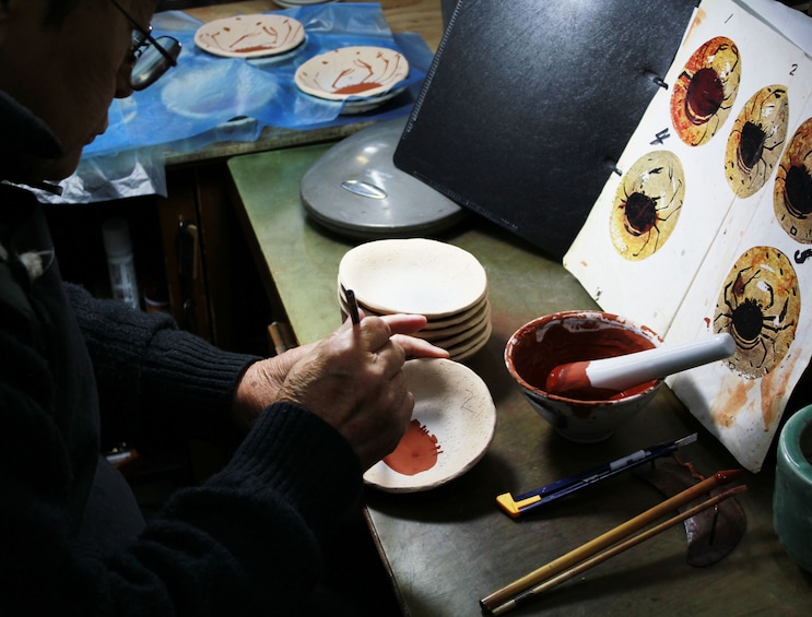 Mino Ware Pottery Painting & Tea in Tajimi, Gifu Prefecture