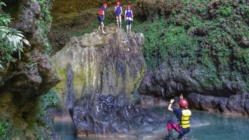 Yogyakarta Kalisuci Cave Tubing & Drini Sunset med guide