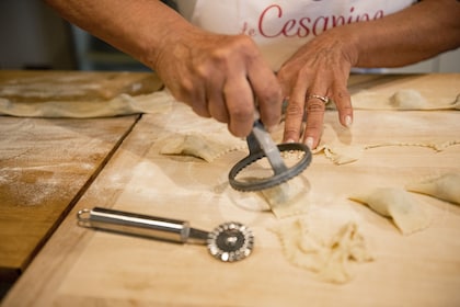 Pastakurs med smaksprøver hjemme hos en lokal innbygger i Lucca