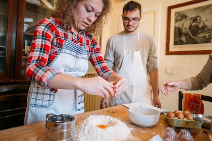 Clase privada de elaboración de pasta en la casa de un lugareño en Pisa