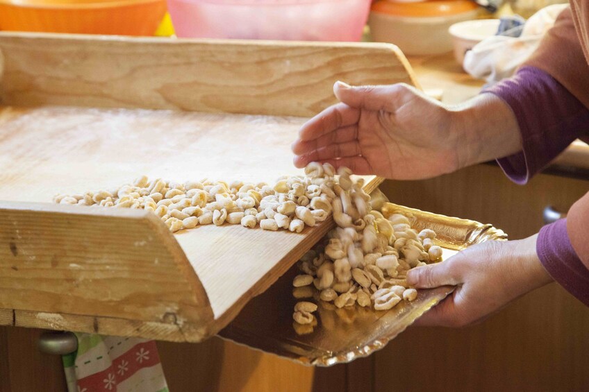 Pasta-making class at a local's home with tasting in Lecce