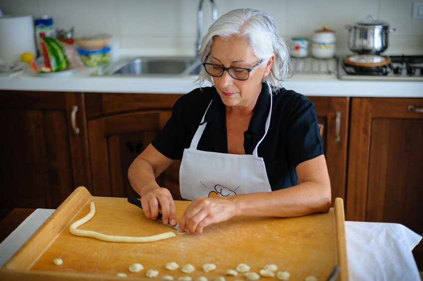 Pasta-making class at a local's home with tasting in Lecce