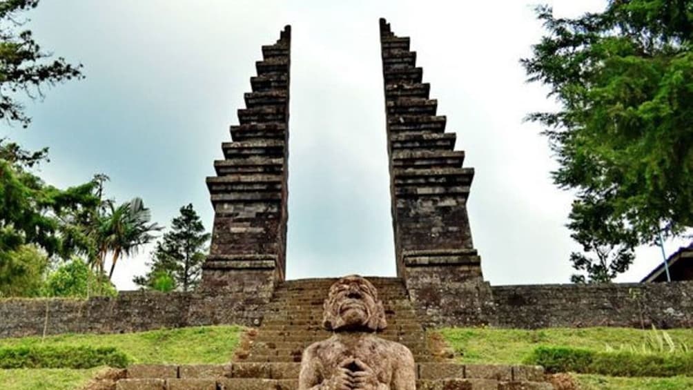 Solo Vintage Tour with Sukuh & Cetho Temple from Yogyakarta